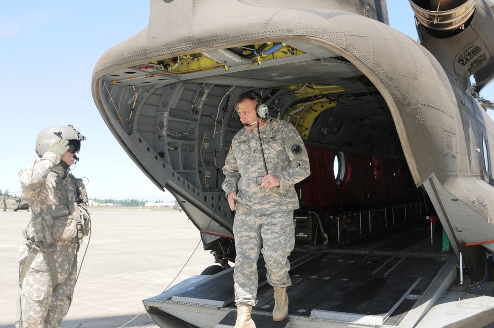 US Army Reserve deputy commanding general (support) visits JBLM