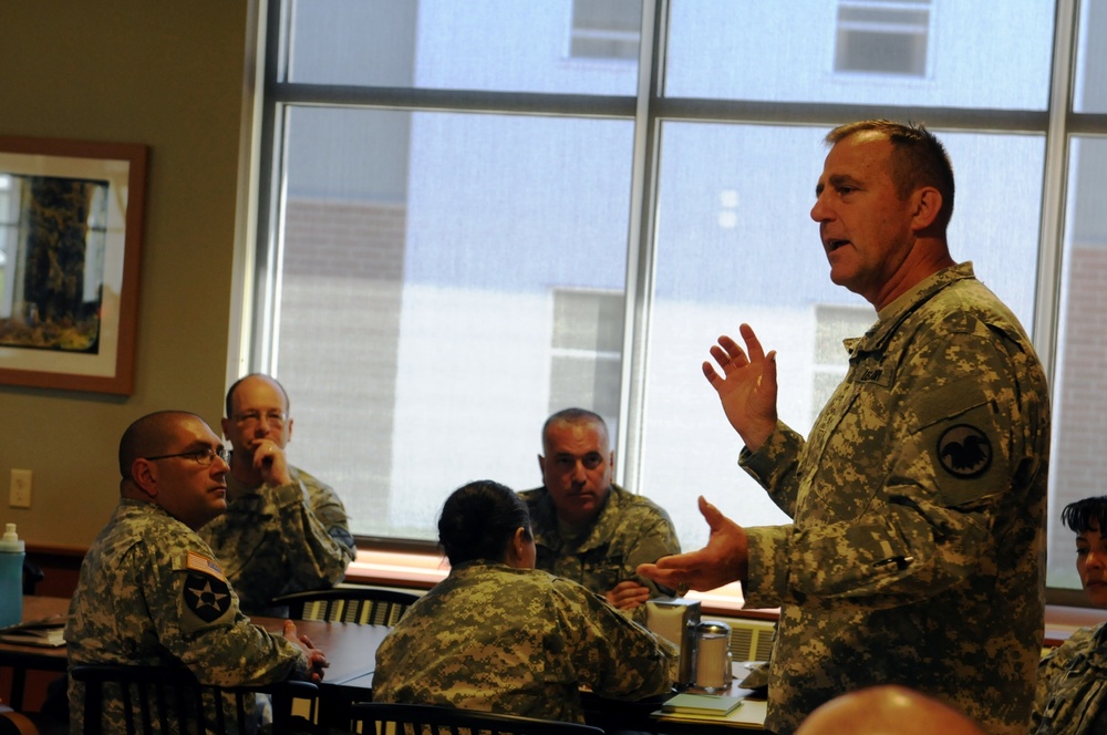 US Army Reserve deputy commanding general (support) visits JBLM