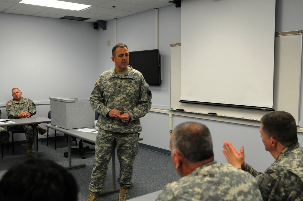 US Army Reserve deputy commanding general (support) visits JBLM