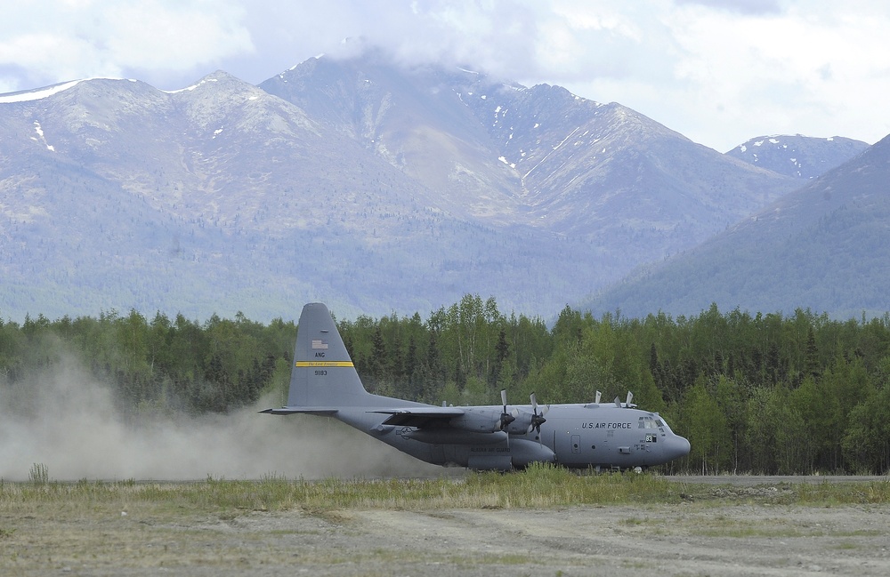 Arctic paratroopers conduct Operation Spartan Reach