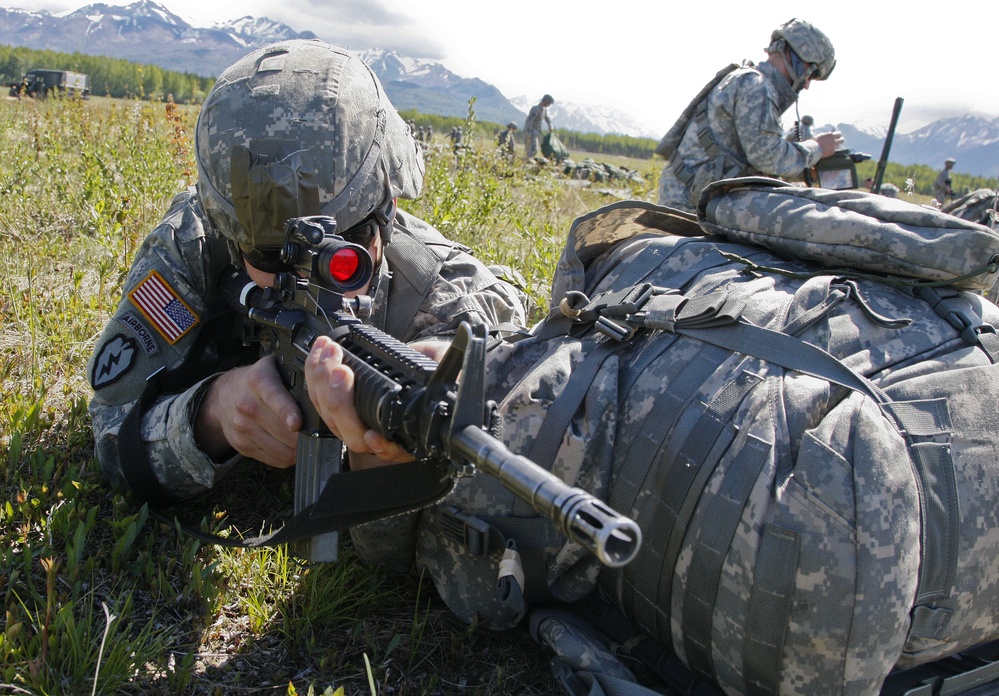 Arctic paratroopers conduct Operation Spartan Reach