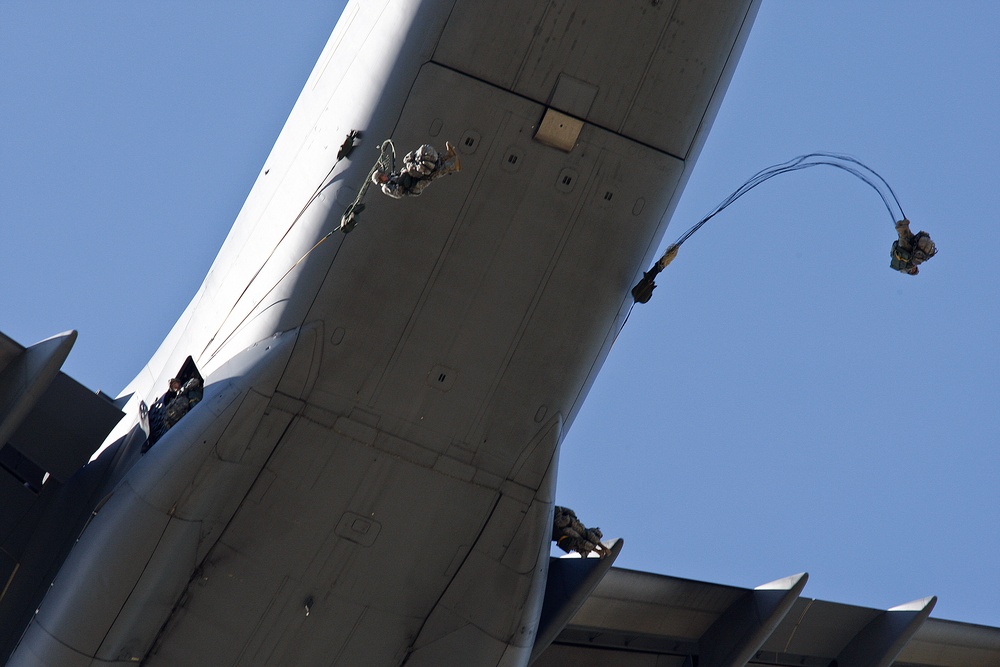 Arctic paratroopers conduct Operation Spartan Reach