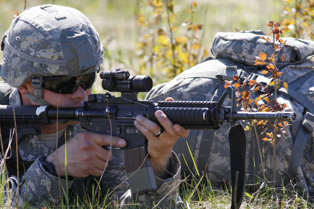 Arctic paratroopers conduct Operation Spartan Reach