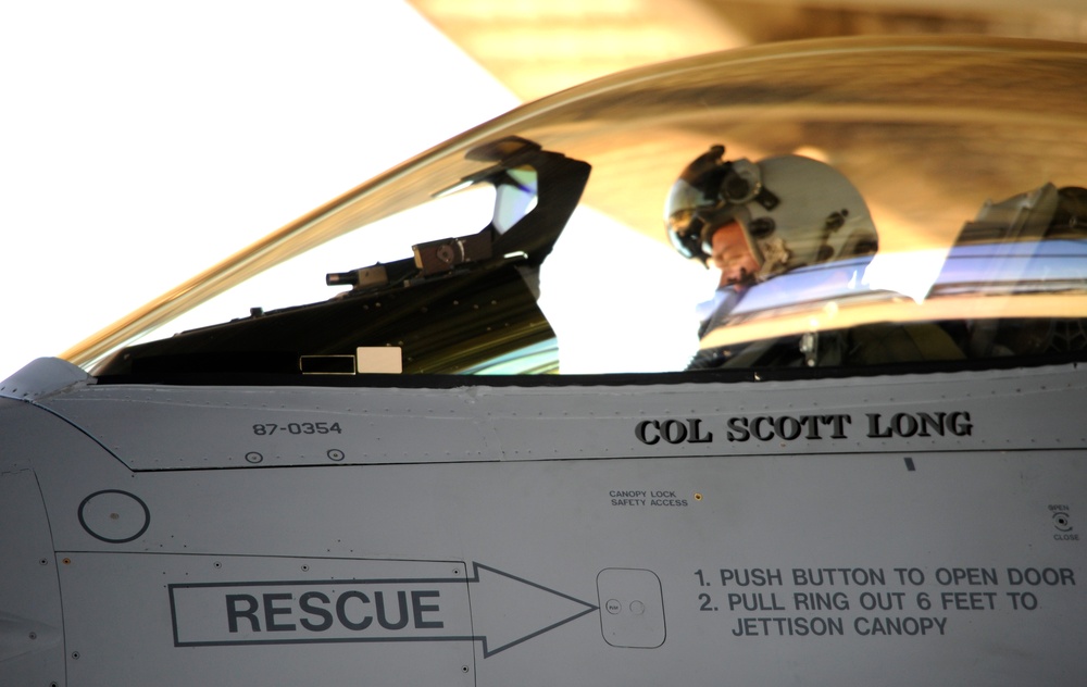 Col. Scott Long 'fini flight'