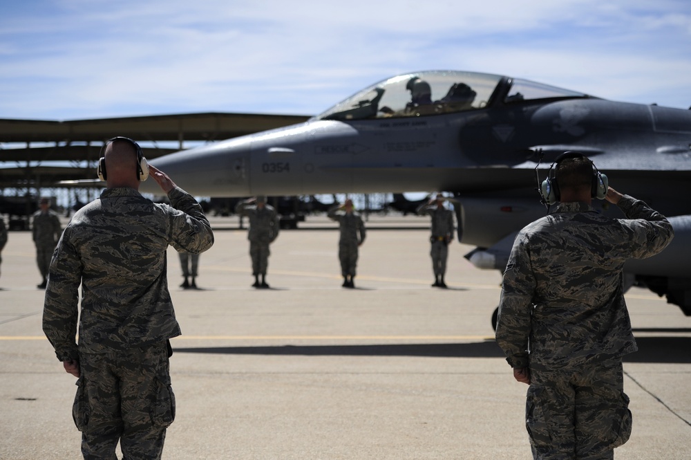 Col. Scott Long 'fini flight'