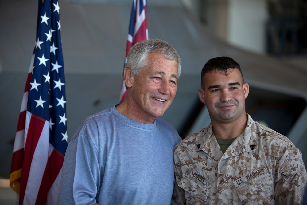 Secretary of Defense visits Hawaii service members