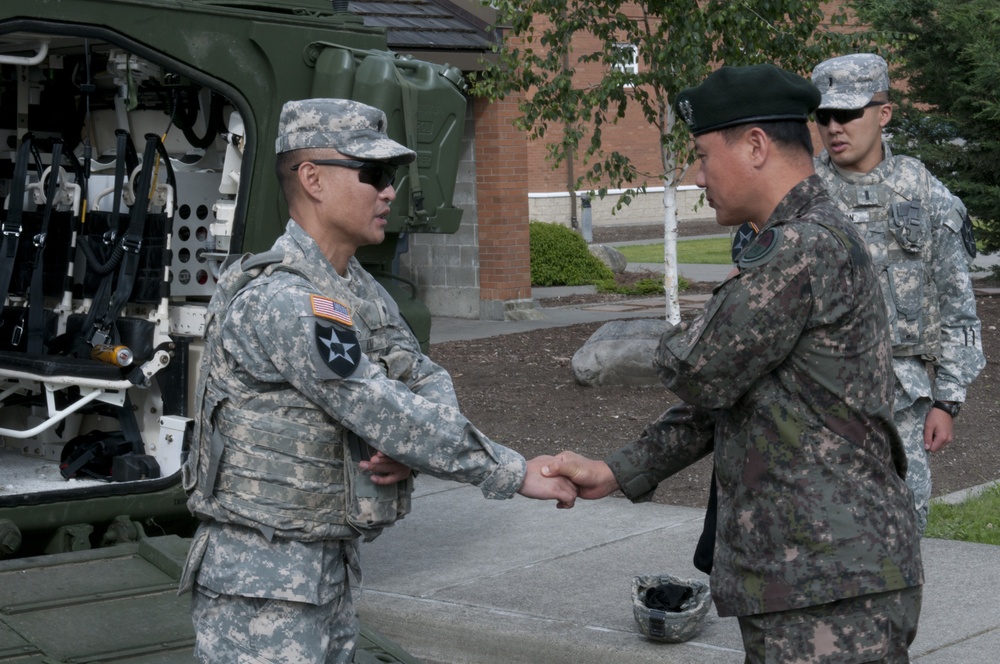 2nd Stryker Brigade soldiers show ROK Army officer capabilities of Stryker vehicle