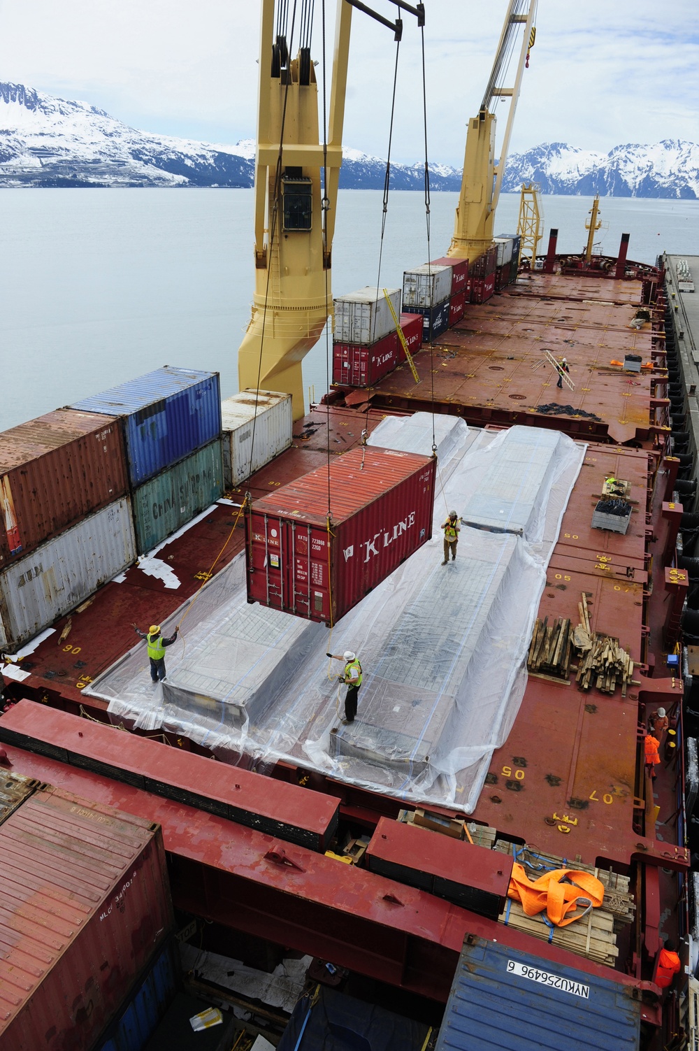 Responders prepare for cleanup aboard BBC Arizona