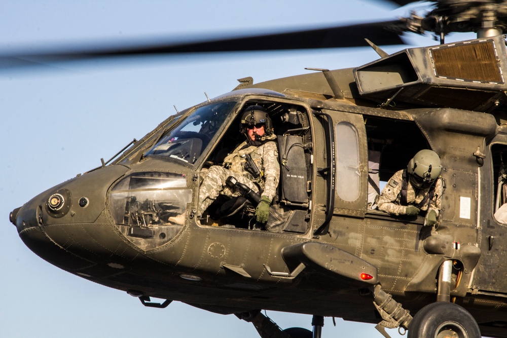 BLACK HAWK FLIGHT DECK OPS