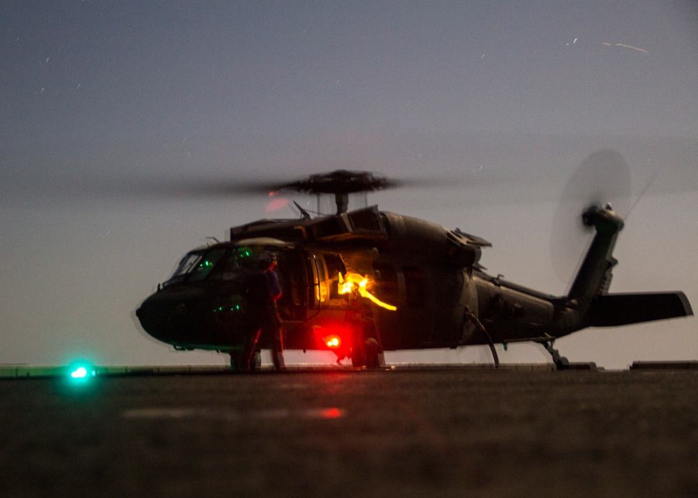 BLACK HAWK FLIGHT DECK OPS
