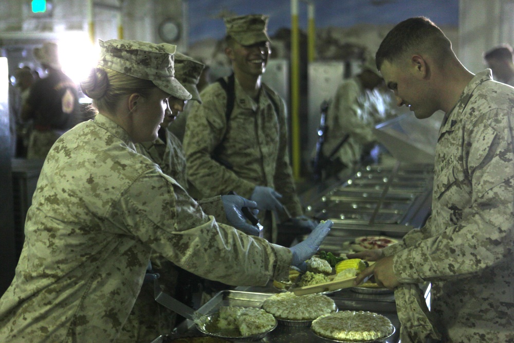 La familia: CLB-6 Marines share 'last supper' before deployment