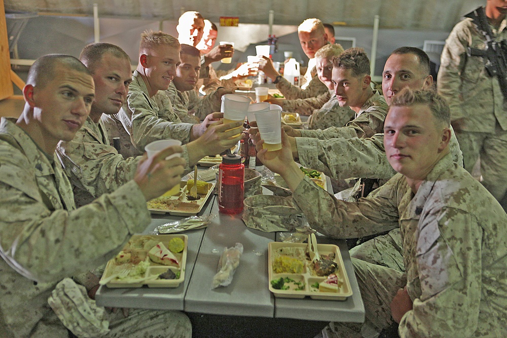 La familia: CLB-6 Marines share 'last supper' before deployment