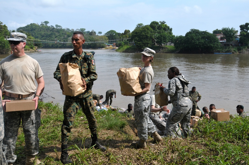 U.S. Army and Panamanian medical professionals partner to provide care