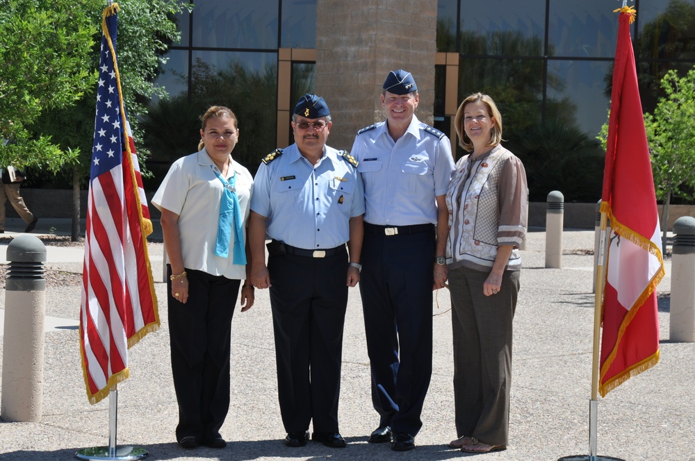 Peruvian CSAF visits AFSOUTH