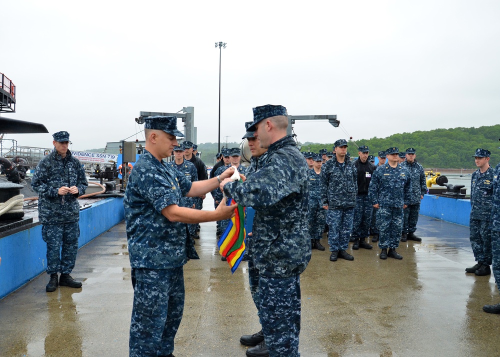 Commander presents medal to USS Providence crew