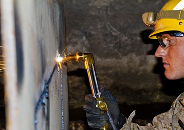 22nd MEU CBRN Marines secure rescue certifications