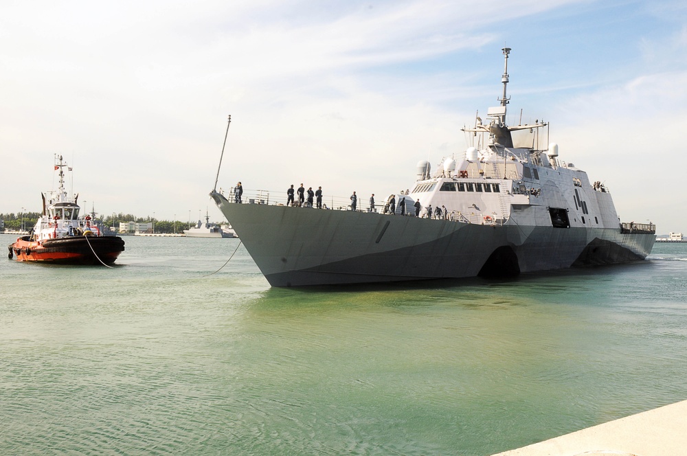 USS Freedom departs Changi Naval Base