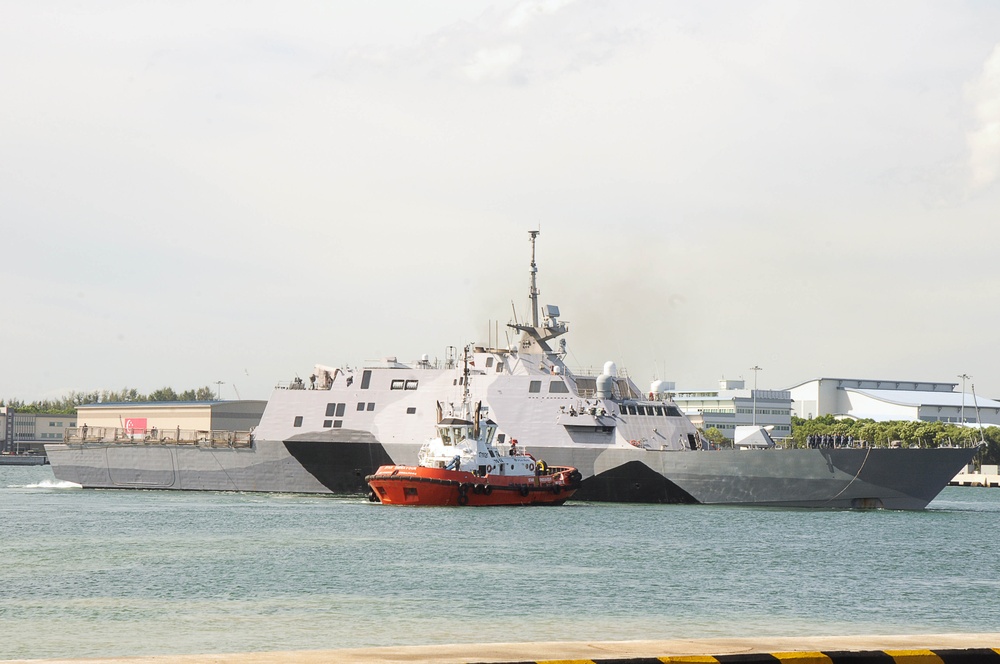 USS Freedom departs Changi Naval Base