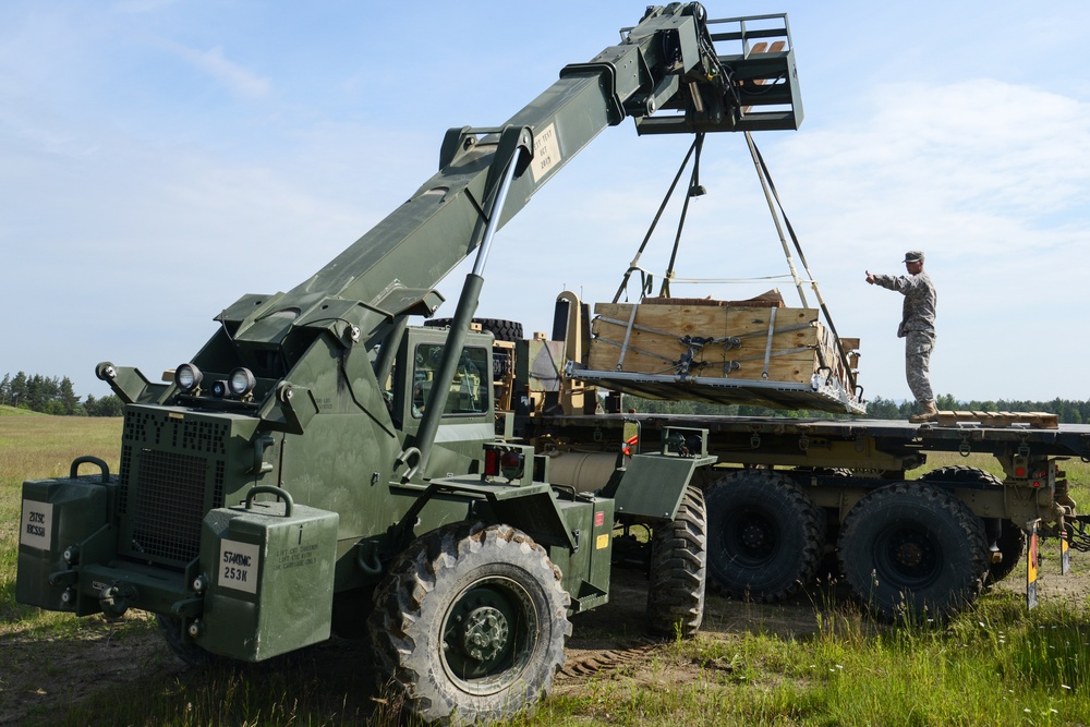 DVIDS - Images - 18th CSSB sling load operations [Image 5 of 12]