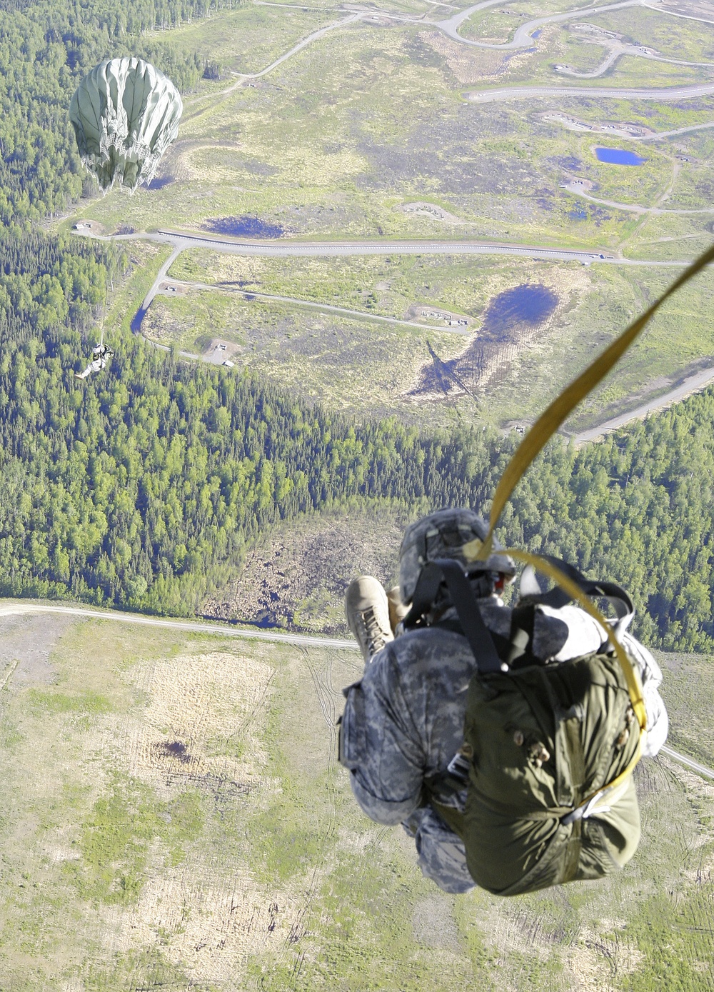 Alaska paratroopers train with C-23 Sherpa aircraft