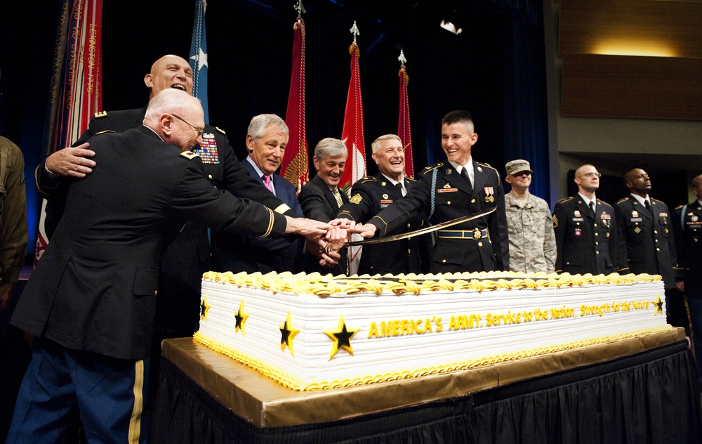 Pentagon 238th Army birthday cake cutting ceremony