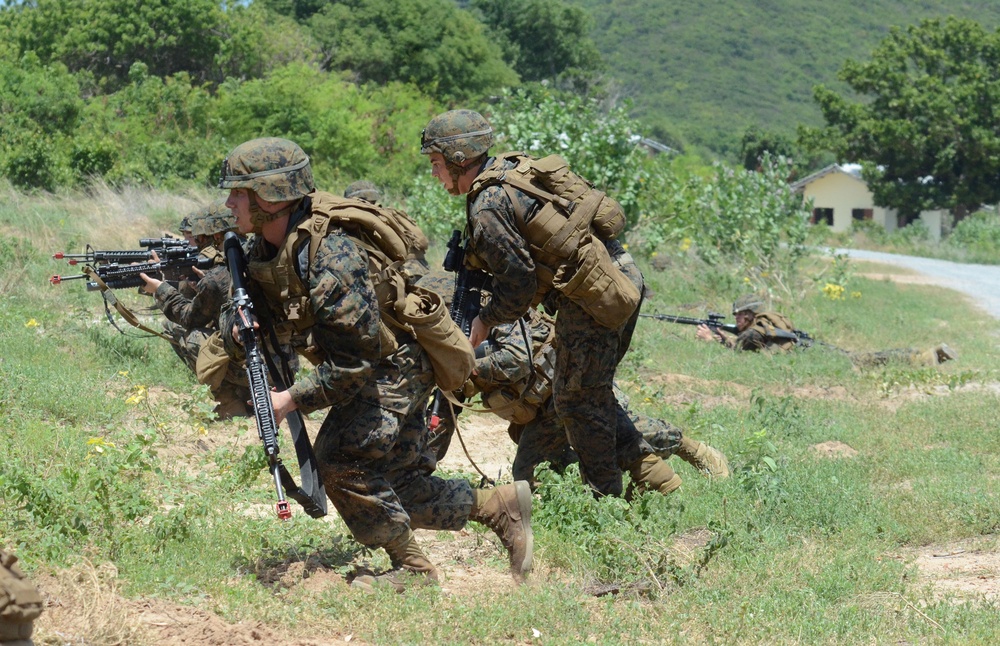 Thai, U.S. Marines conduct amphibious raid during CARAT Thailand 2013