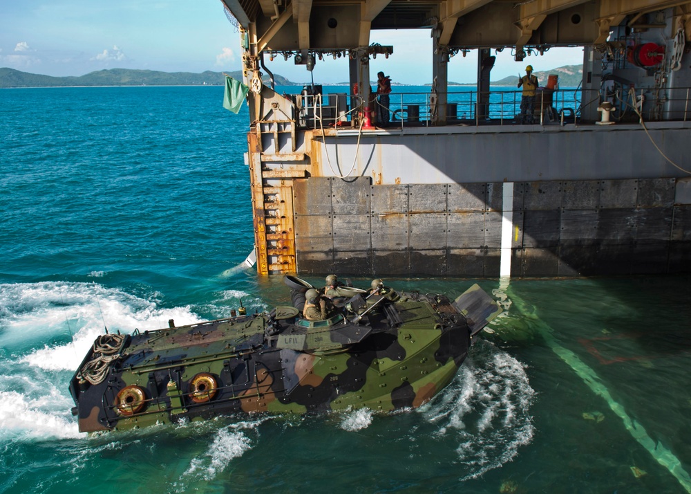 Thai, U.S. Marines conduct amphibious raid during CARAT Thailand 2013
