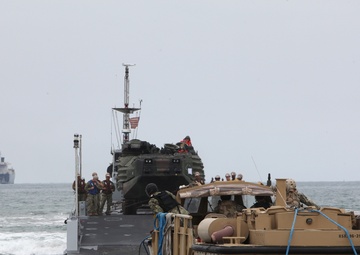 Maritime Prepositioning Force ships prepare for Dawn Blitz 2013