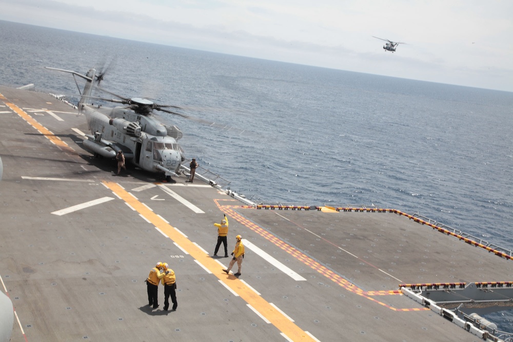 13th MEU Conducts Flight Ops Aboard USS Boxer