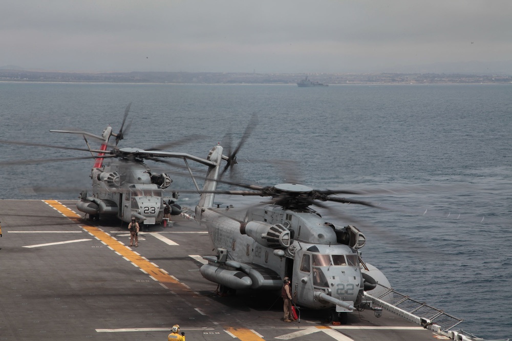 1th MEU Conducts Flight Ops Aboard USS Boxer