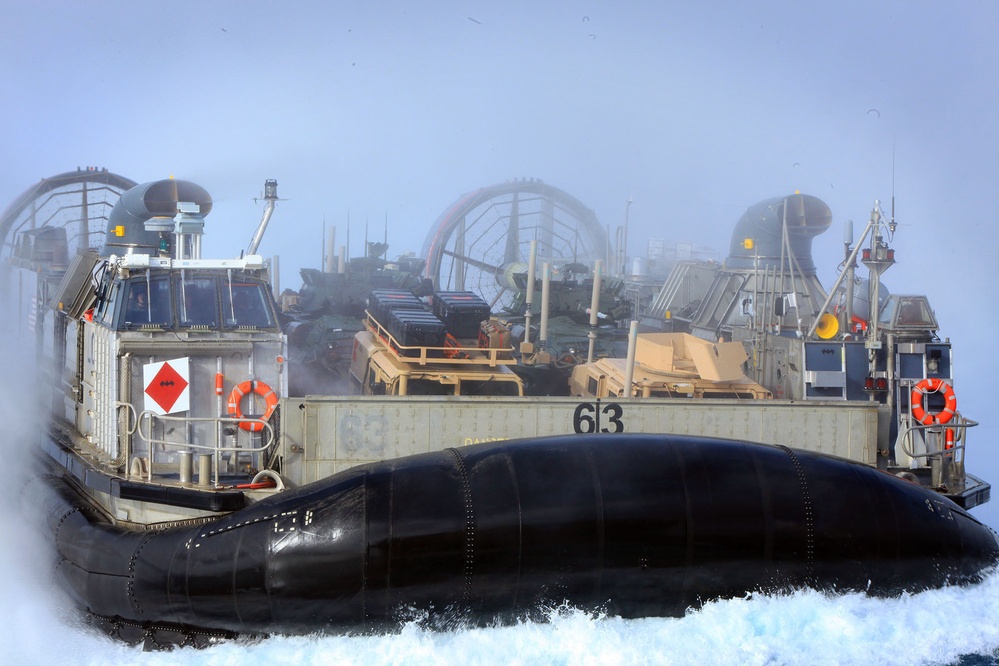 13th MEU Marines board USS Boxer via LCAC