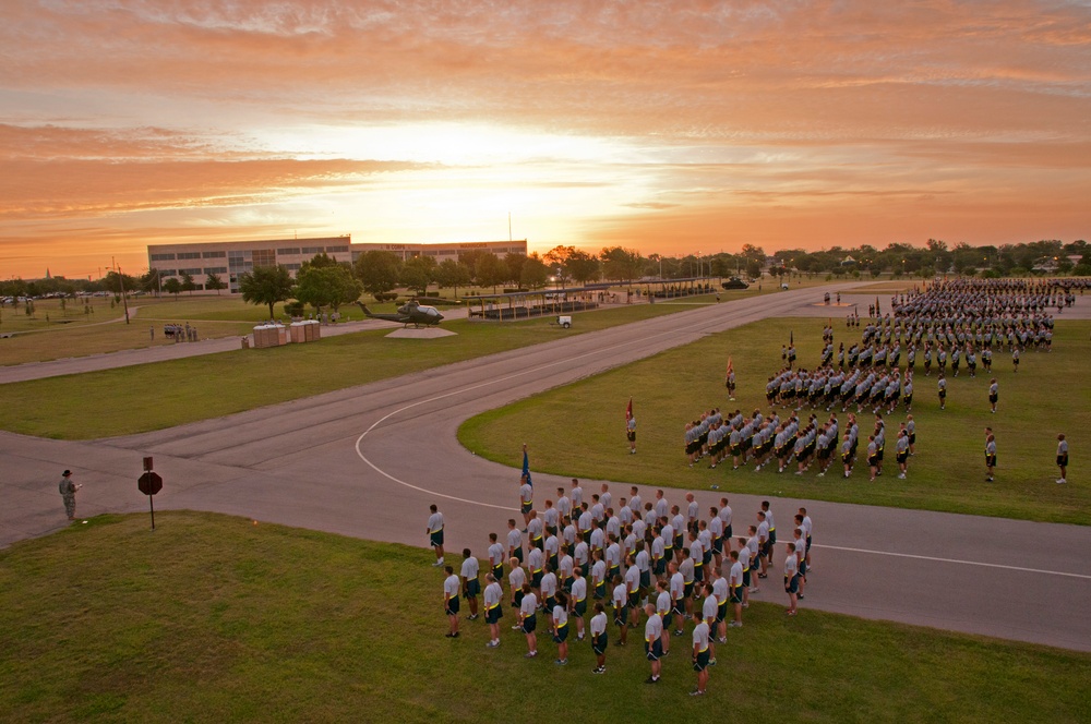 III Corps and Fort Hood soldiers celebrate Army birthday with huge post run