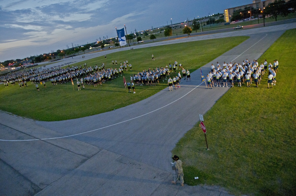 III Corps and Fort Hood soldiers muster for huge all-post esprit de corps run