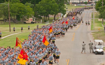 III Corps and Fort Hood soldiers conduct huge all-post esprit de corps run for Army's birthday