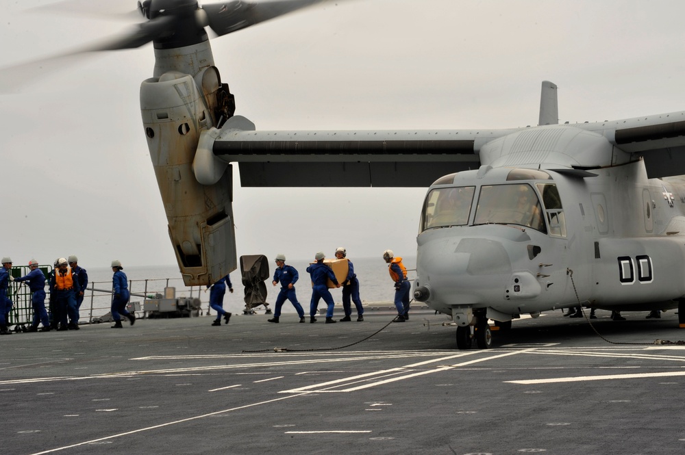 MV-22 Osprey on Japanese destroyer