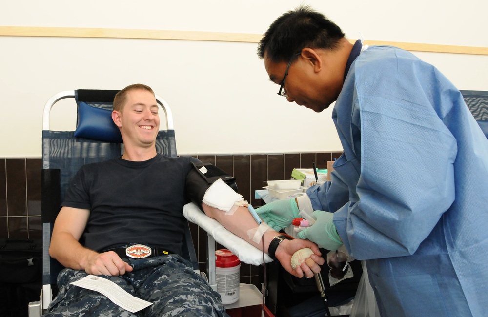 USS Oklahoma City sailor donates blood