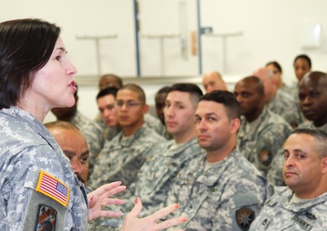 Commander briefs soldiers