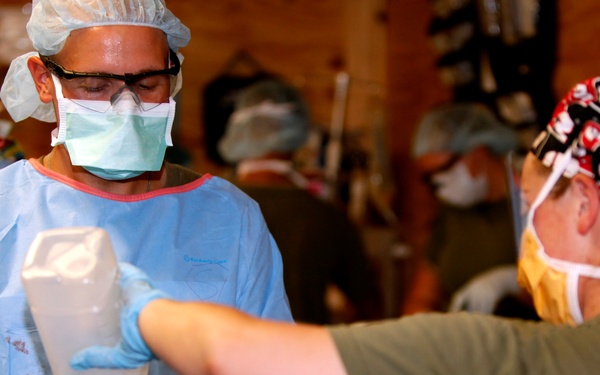 STP aides an injured Afghan