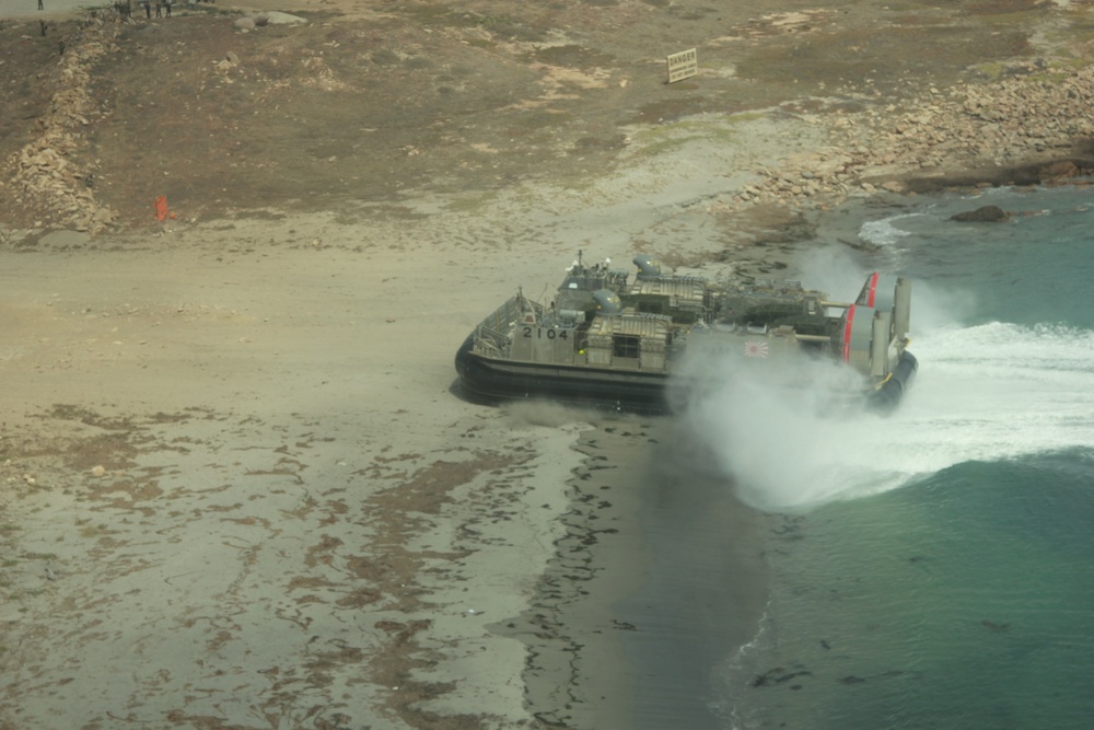 Marines, Japanese Forces Conduct Amphibious Landing and Offload Operations