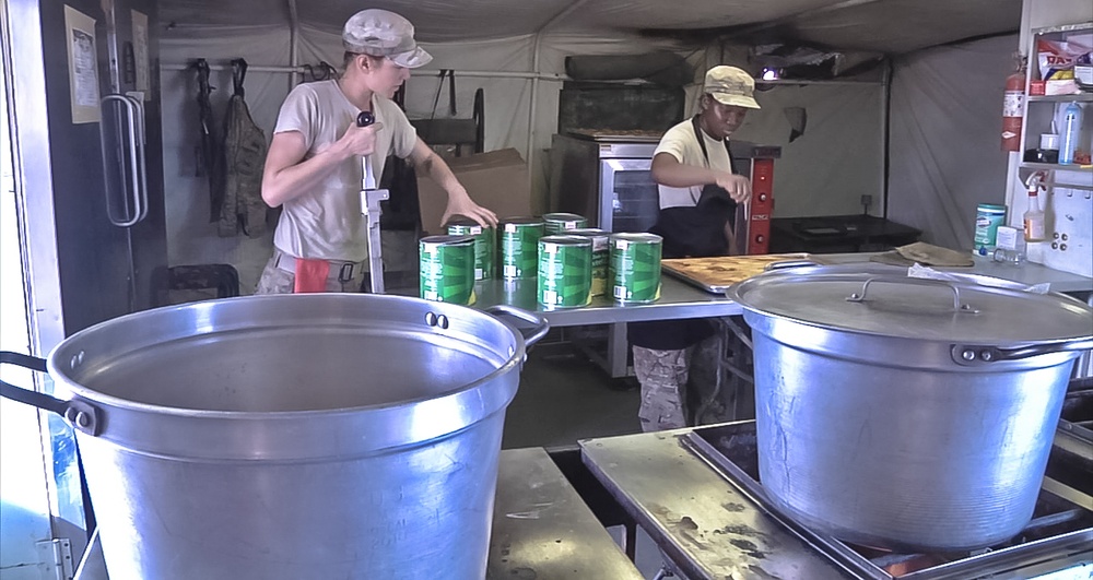 Cooks prepare for expeditionary living