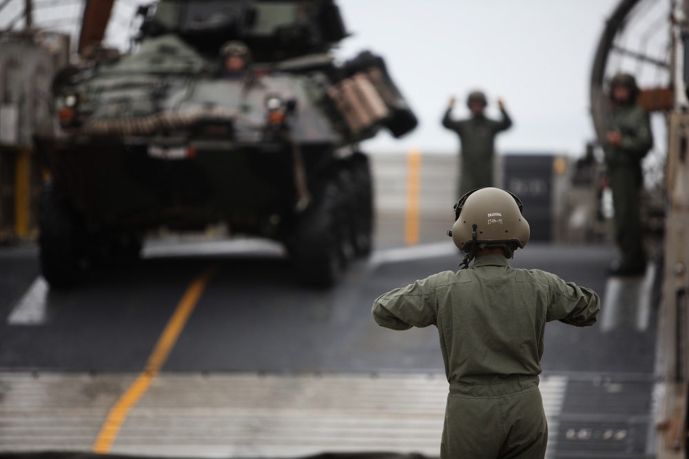 Dawn Blitz 2013 3D LAR &amp; ACU-5 LCAC Operations