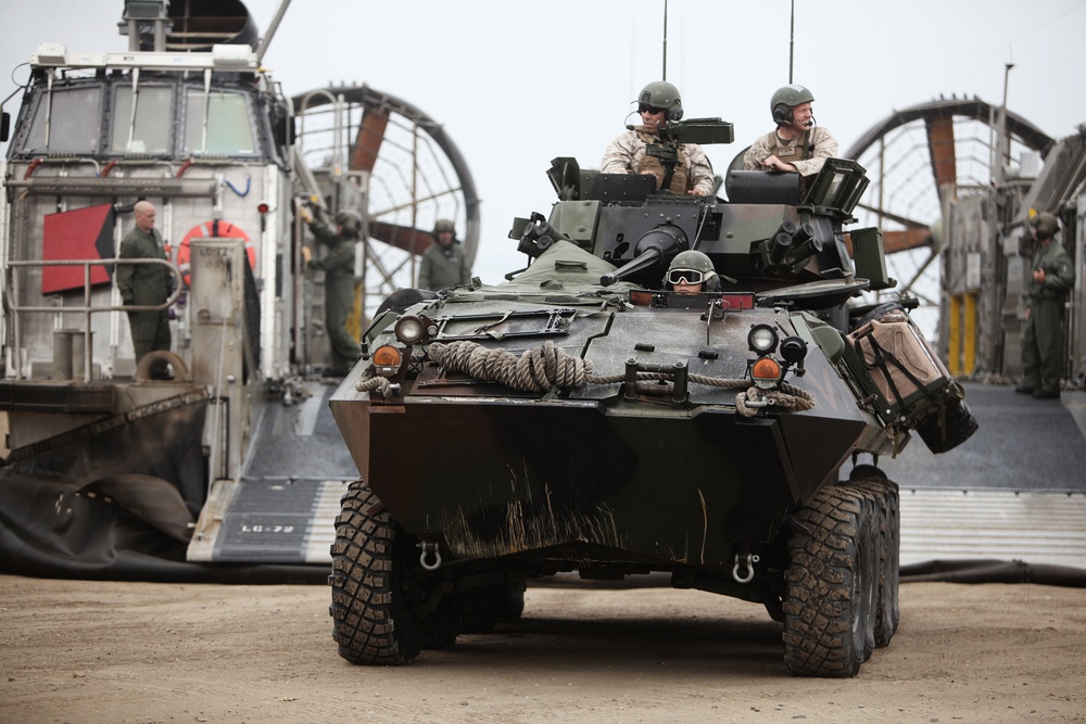 Dawn Blitz 2013 3D LAR &amp; ACU-5 LCAC Operations