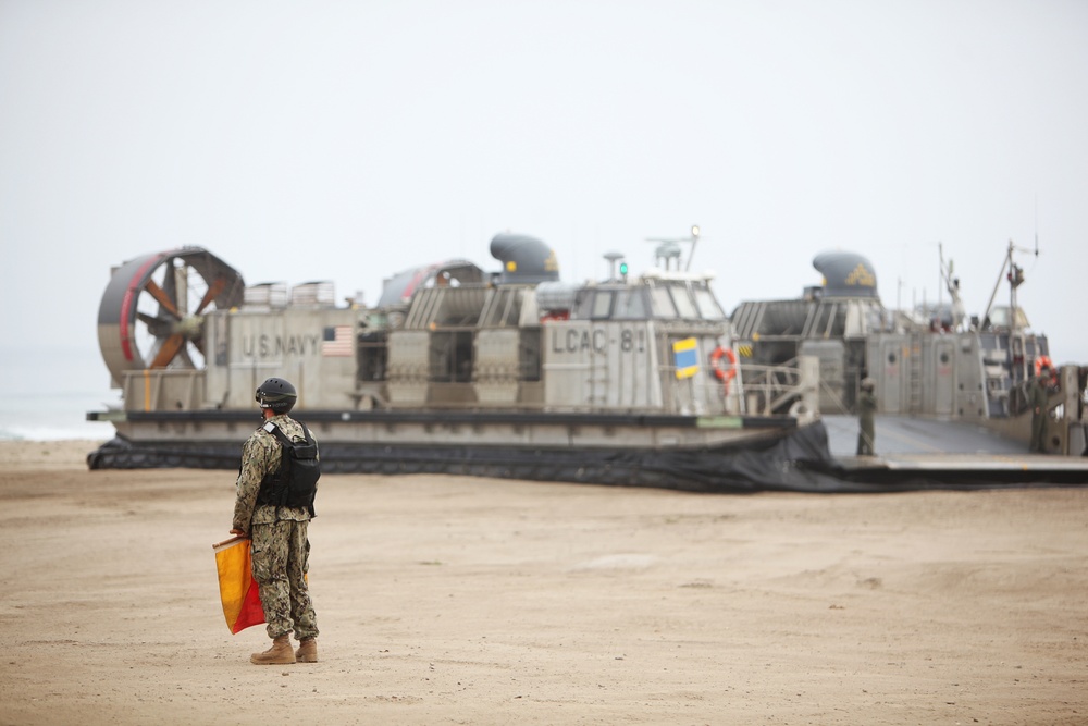 Dawn Blitz 2013 3D LAR &amp; ACU-5 LCAC Operations