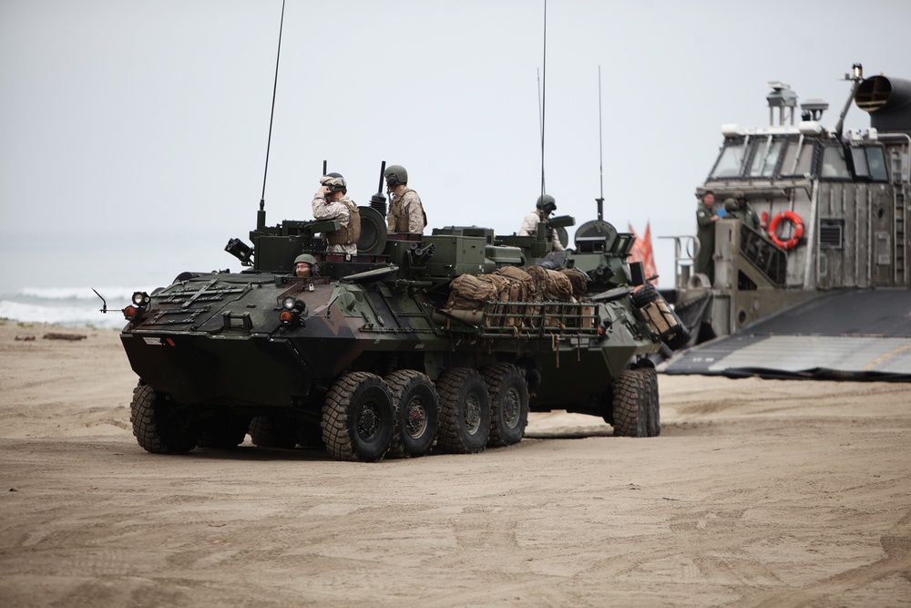 Dawn Blitz 2013 3D LAR &amp; ACU-5 LCAC Operations