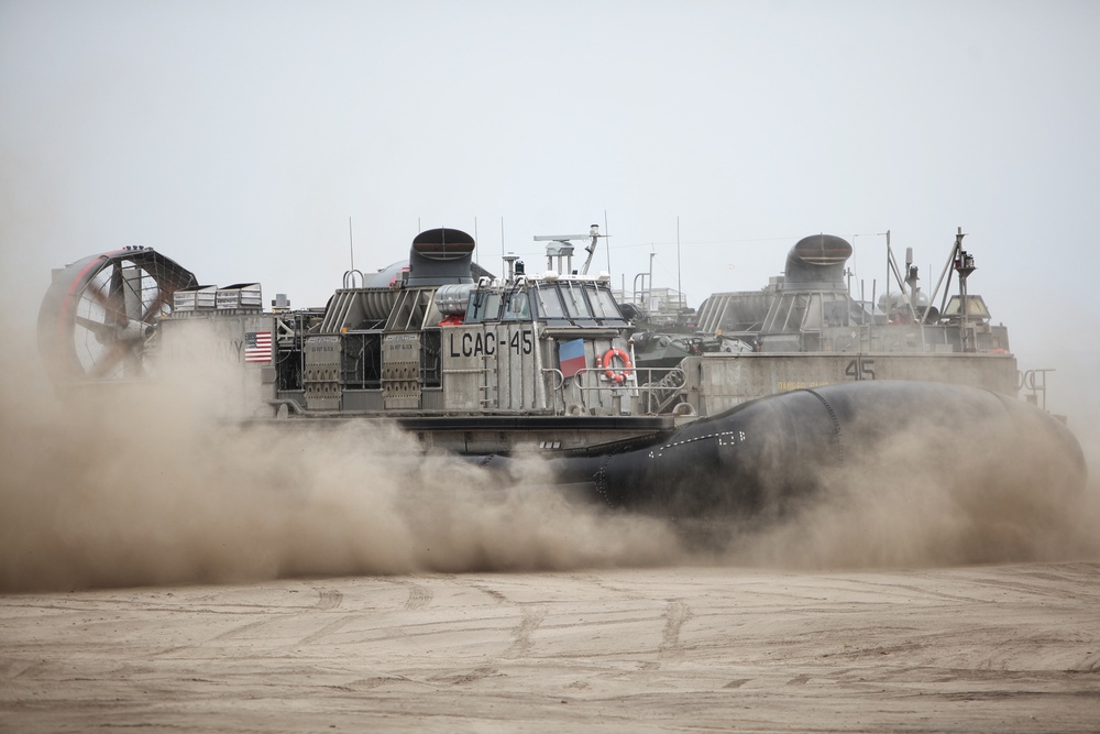 Dawn Blitz 2013 3D LAR &amp; ACU-5 LCAC Operations