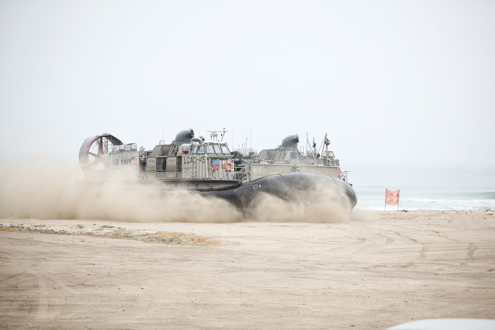 Dawn Blitz 2013 3D LAR &amp; ACU-5 LCAC Operations