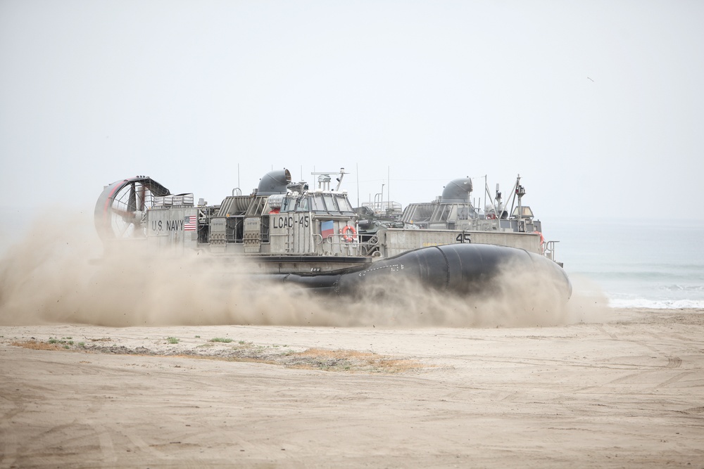 Dawn Blitz 2013 3D LAR &amp; ACU-5 LCAC Operations