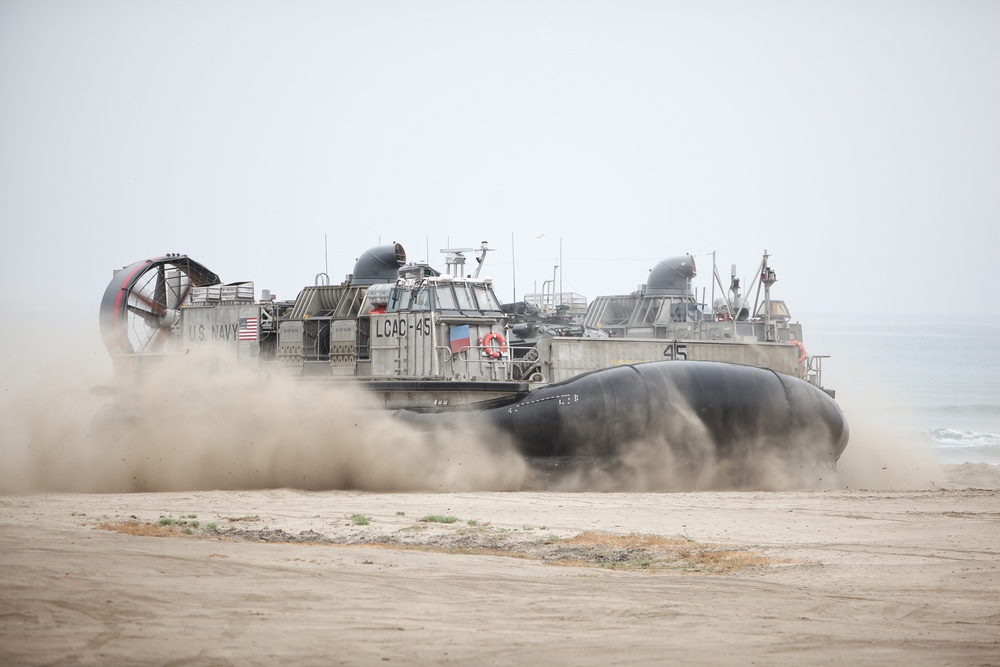 Dawn Blitz 2013 3D LAR &amp; ACU-5 LCAC Operations