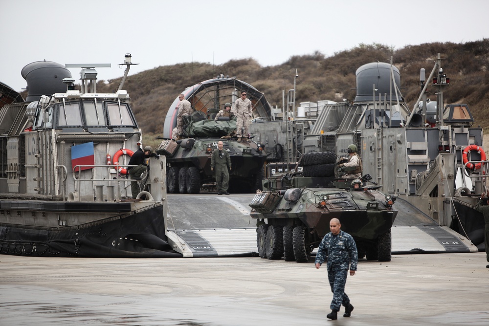 Dawn Blitz 2013 3D LAR &amp; ACU-5 LCAC Operations