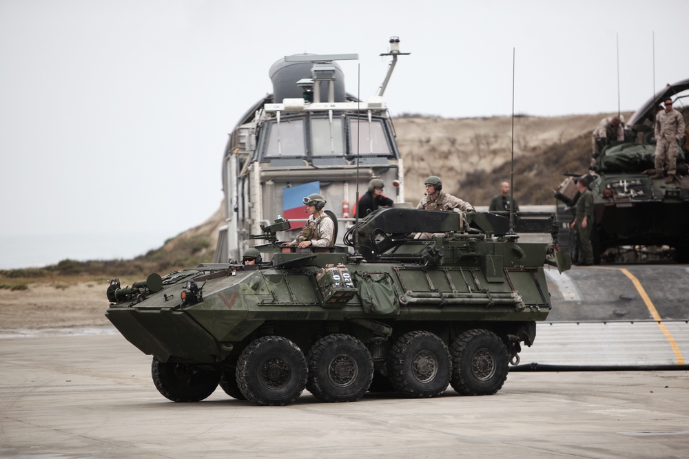 Dawn Blitz 2013 3D LAR &amp; ACU-5 LCAC Operations